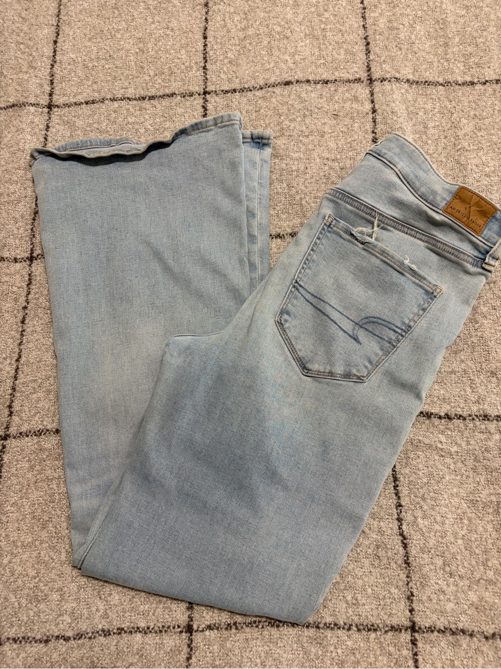 American Eagle Outfitters Light Blue High-Rise Flare Jeans - Picture 5 of 9